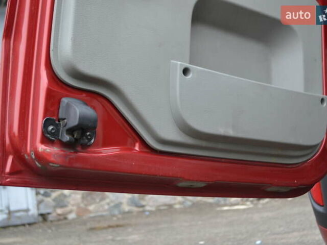 Красный Дачия Logan MCV, объемом двигателя 1.6 л и пробегом 192 тыс. км за 4900 $, фото 40 на Automoto.ua