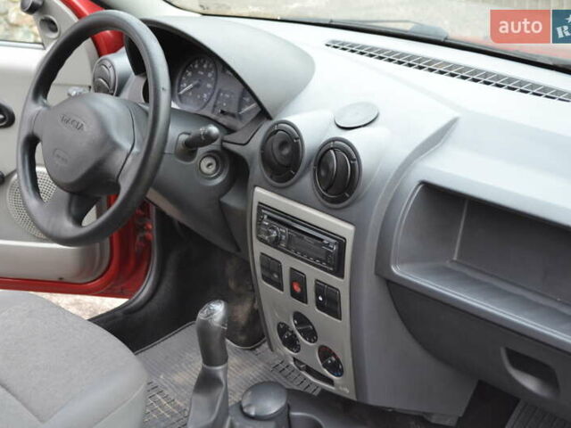 Красный Дачия Logan MCV, объемом двигателя 1.6 л и пробегом 192 тыс. км за 4900 $, фото 19 на Automoto.ua