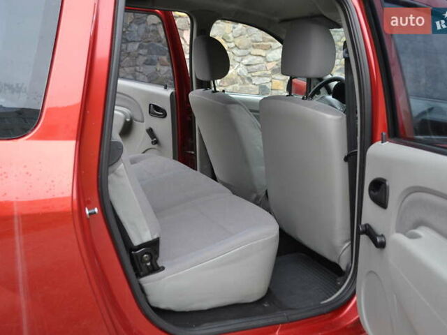 Красный Дачия Logan MCV, объемом двигателя 1.6 л и пробегом 192 тыс. км за 4900 $, фото 24 на Automoto.ua