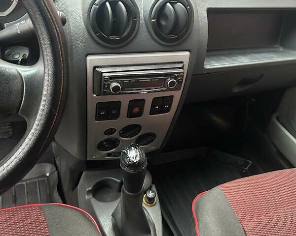 Красный Дачия Logan MCV, объемом двигателя 1.6 л и пробегом 194 тыс. км за 4500 $, фото 18 на Automoto.ua