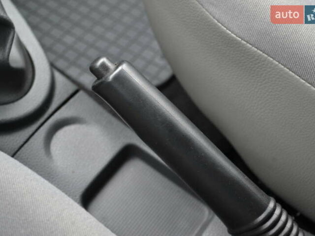 Красный Дачия Logan MCV, объемом двигателя 1.6 л и пробегом 192 тыс. км за 4900 $, фото 36 на Automoto.ua