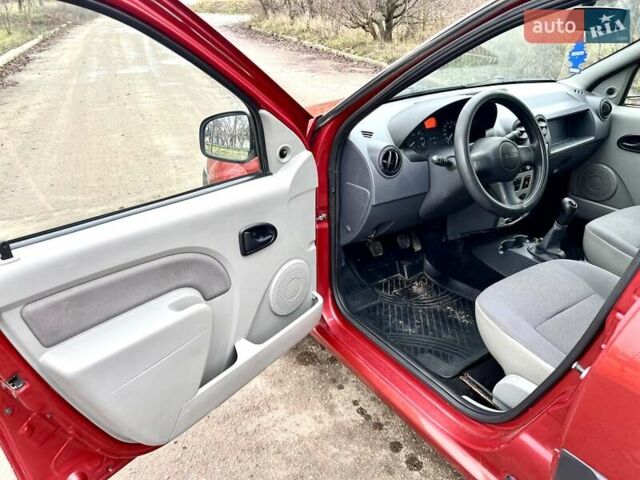 Красный Дачия Logan MCV, объемом двигателя 1.6 л и пробегом 175 тыс. км за 5200 $, фото 9 на Automoto.ua