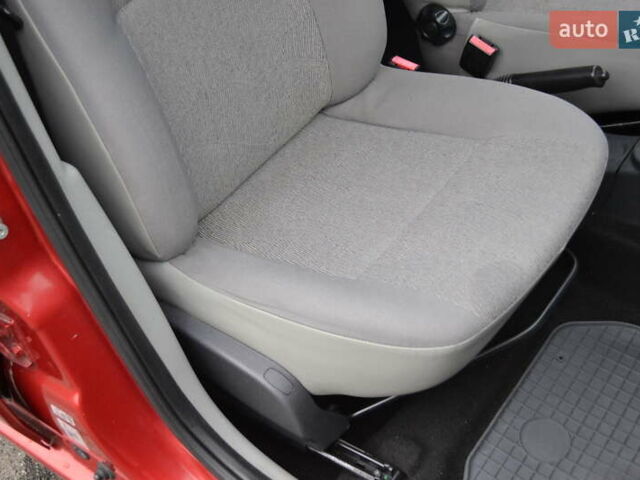 Красный Дачия Logan MCV, объемом двигателя 1.6 л и пробегом 192 тыс. км за 4900 $, фото 20 на Automoto.ua