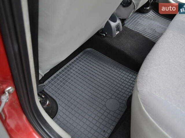 Красный Дачия Logan MCV, объемом двигателя 1.6 л и пробегом 192 тыс. км за 4900 $, фото 27 на Automoto.ua