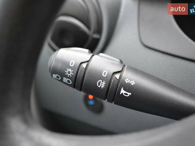 Красный Дачия Logan MCV, объемом двигателя 1.6 л и пробегом 192 тыс. км за 4900 $, фото 34 на Automoto.ua