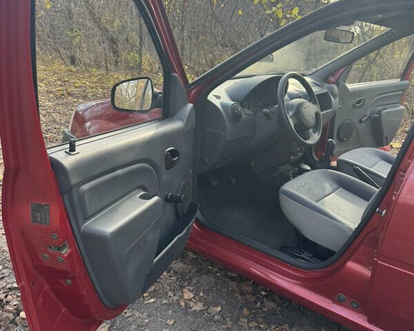 Дачія Logan MCV 2008 у Києві на Automoto.ua Червоний Дачія Logan MCV, об'ємом двигуна 1.6 л та пробігом 81 тис. км за 5300 $, фото 13 на Automoto.ua