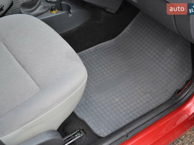 Красный Дачия Logan MCV, объемом двигателя 1.6 л и пробегом 192 тыс. км за 4900 $, фото 18 на Automoto.ua