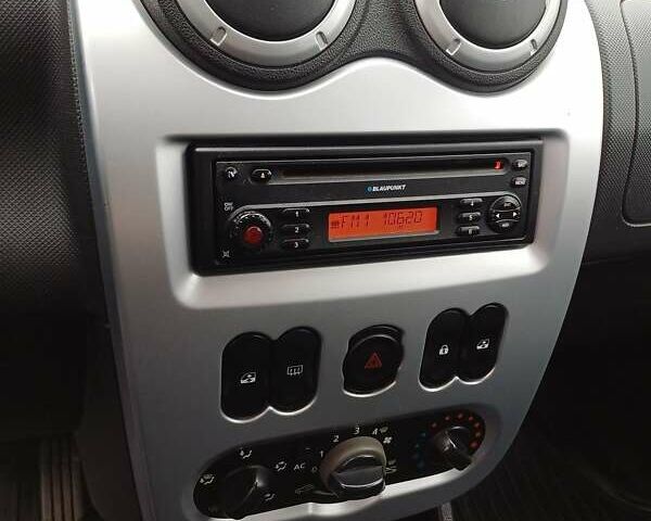 Красный Дачия Logan MCV, объемом двигателя 1.6 л и пробегом 159 тыс. км за 5850 $, фото 31 на Automoto.ua