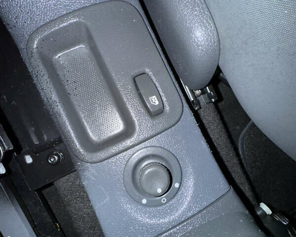 Червоний Дачія Logan MCV, об'ємом двигуна 1.6 л та пробігом 174 тис. км за 5999 $, фото 12 на Automoto.ua