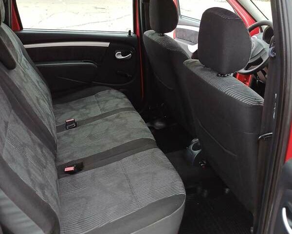 Красный Дачия Logan MCV, объемом двигателя 1.6 л и пробегом 159 тыс. км за 5850 $, фото 3 на Automoto.ua