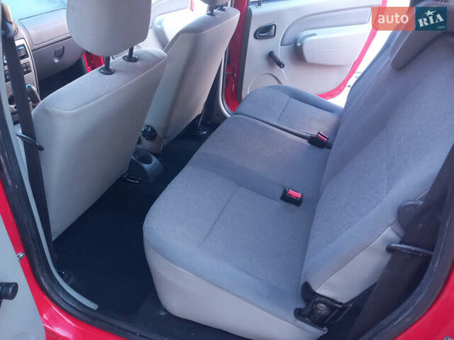 Красный Дачия Logan MCV, объемом двигателя 1.6 л и пробегом 242 тыс. км за 4850 $, фото 9 на Automoto.ua