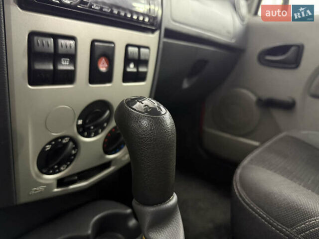 Дачия Logan MCV 2009 в Днепре (Днепропетровске) на Automoto.ua Красный Дачия Logan MCV, объемом двигателя 1.39 л и пробегом 213 тыс. км за 4200 $, фото 22 на Automoto.ua