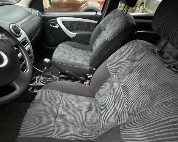 Червоний Дачія Logan MCV, об'ємом двигуна 1.6 л та пробігом 174 тис. км за 5999 $, фото 18 на Automoto.ua