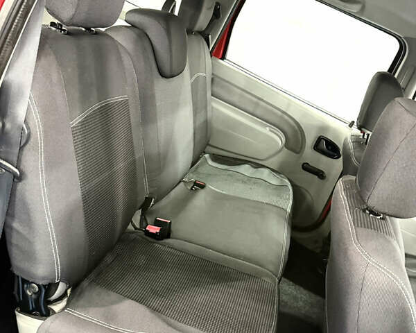 Дачия Logan MCV 2009 в Днепре (Днепропетровске) на Automoto.ua Красный Дачия Logan MCV, объемом двигателя 1.39 л и пробегом 213 тыс. км за 4200 $, фото 24 на Automoto.ua