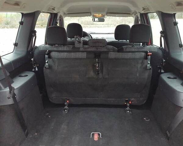 Красный Дачия Logan MCV, объемом двигателя 1.6 л и пробегом 159 тыс. км за 5850 $, фото 24 на Automoto.ua