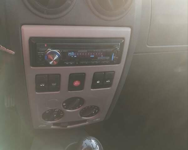 Красный Дачия Logan MCV, объемом двигателя 1.6 л и пробегом 131 тыс. км за 5300 $, фото 4 на Automoto.ua