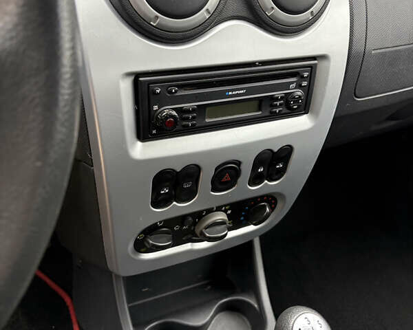 Дачия Logan MCV 2011 в Ровно на Automoto.ua Красный Дачия Logan MCV, объемом двигателя 1.6 л и пробегом 190 тыс. км за 5550 $, фото 12 на Automoto.ua