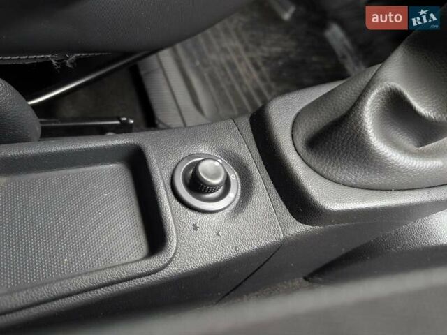 Красный Дачия Logan MCV, объемом двигателя 1.6 л и пробегом 243 тыс. км за 5999 $, фото 23 на Automoto.ua