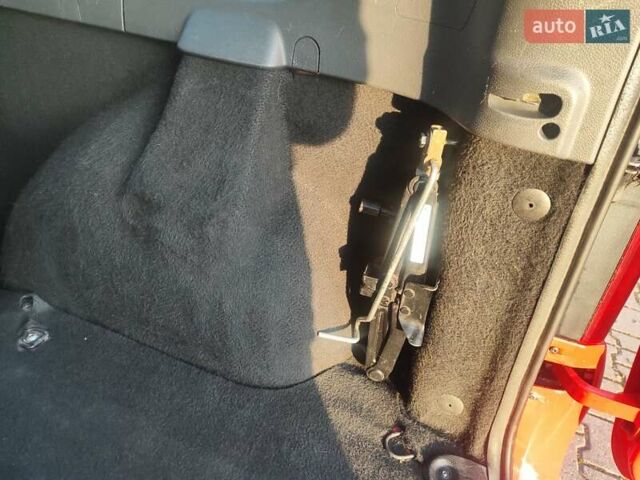 Красный Дачия Logan MCV, объемом двигателя 1.6 л и пробегом 190 тыс. км за 5700 $, фото 35 на Automoto.ua