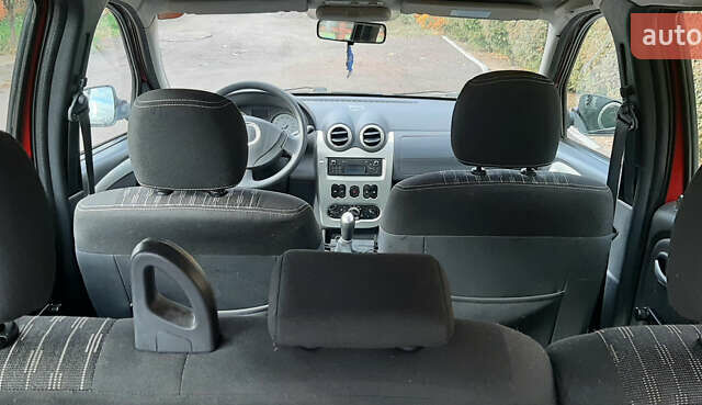 Красный Дачия Logan MCV, объемом двигателя 1.6 л и пробегом 178 тыс. км за 6650 $, фото 34 на Automoto.ua