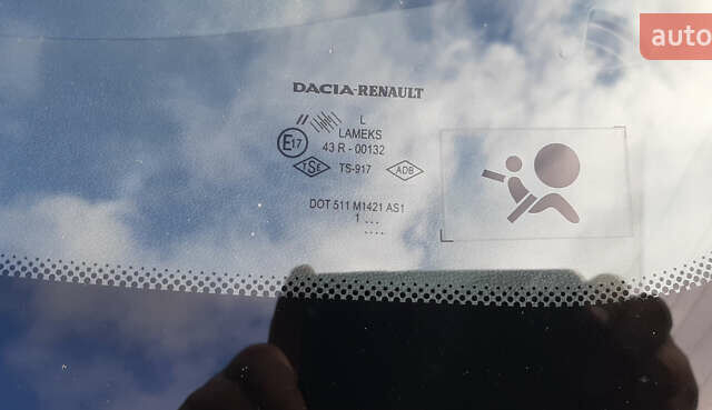 Красный Дачия Logan MCV, объемом двигателя 1.6 л и пробегом 178 тыс. км за 6650 $, фото 62 на Automoto.ua