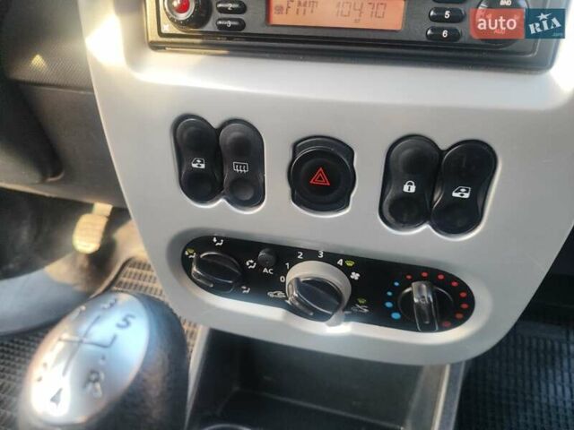 Красный Дачия Logan MCV, объемом двигателя 1.6 л и пробегом 190 тыс. км за 5700 $, фото 39 на Automoto.ua