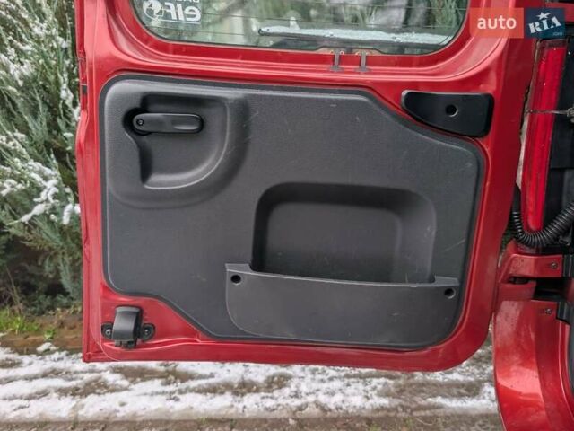 Красный Дачия Logan MCV, объемом двигателя 1.6 л и пробегом 243 тыс. км за 5999 $, фото 34 на Automoto.ua