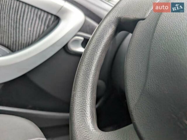 Красный Дачия Logan MCV, объемом двигателя 1.6 л и пробегом 243 тыс. км за 5999 $, фото 18 на Automoto.ua