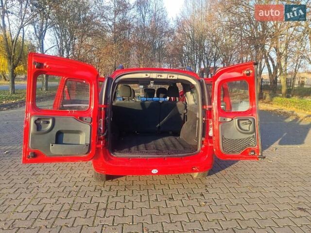 Красный Дачия Logan MCV, объемом двигателя 1.6 л и пробегом 190 тыс. км за 5700 $, фото 38 на Automoto.ua