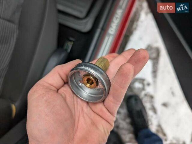 Красный Дачия Logan MCV, объемом двигателя 1.6 л и пробегом 243 тыс. км за 5999 $, фото 48 на Automoto.ua