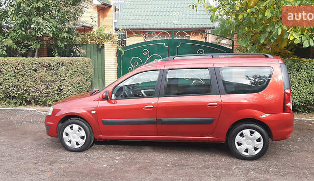 Красный Дачия Logan MCV, объемом двигателя 1.6 л и пробегом 178 тыс. км за 6650 $, фото 2 на Automoto.ua