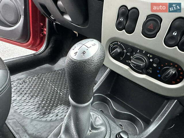 Красный Дачия Logan MCV, объемом двигателя 1.6 л и пробегом 120 тыс. км за 7300 $, фото 50 на Automoto.ua