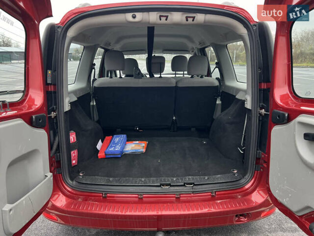 Красный Дачия Logan MCV, объемом двигателя 1.6 л и пробегом 161 тыс. км за 7200 $, фото 9 на Automoto.ua