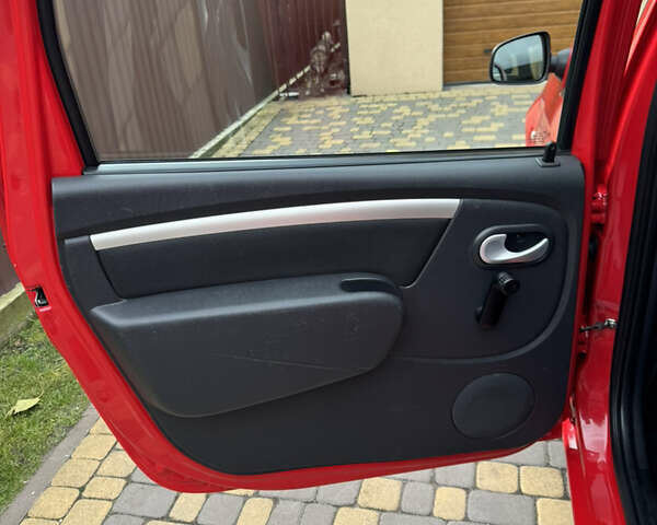 Дачия Logan MCV 2012 в Казатине на Automoto.ua Красный Дачия Logan MCV, объемом двигателя 1.6 л и пробегом 173 тыс. км за 6700 $, фото 45 на Automoto.ua