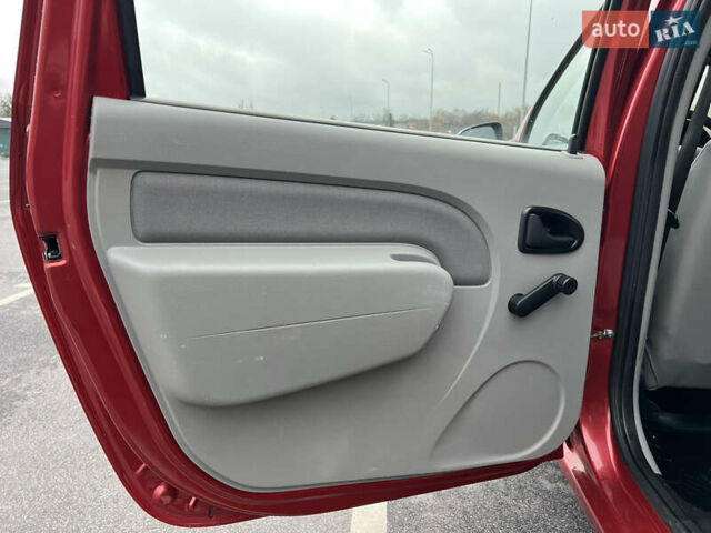Красный Дачия Logan MCV, объемом двигателя 1.6 л и пробегом 161 тыс. км за 7200 $, фото 11 на Automoto.ua