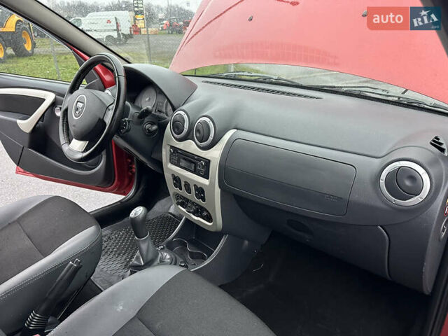 Красный Дачия Logan MCV, объемом двигателя 1.6 л и пробегом 120 тыс. км за 7300 $, фото 48 на Automoto.ua