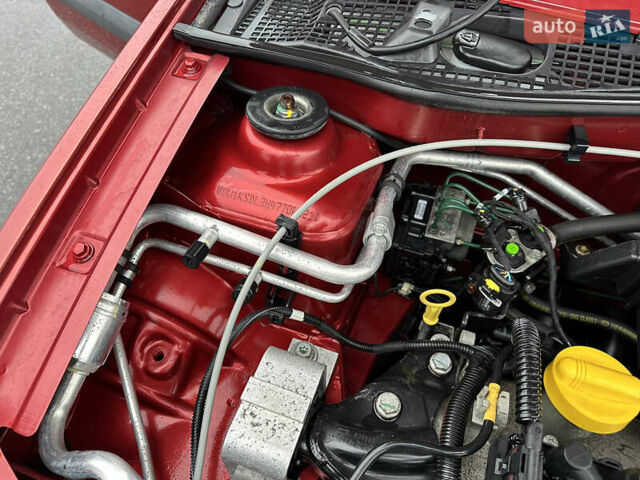 Красный Дачия Logan MCV, объемом двигателя 1.6 л и пробегом 120 тыс. км за 7300 $, фото 56 на Automoto.ua