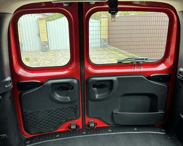 Дачия Logan MCV 2012 в Казатине на Automoto.ua Красный Дачия Logan MCV, объемом двигателя 1.6 л и пробегом 173 тыс. км за 6700 $, фото 47 на Automoto.ua