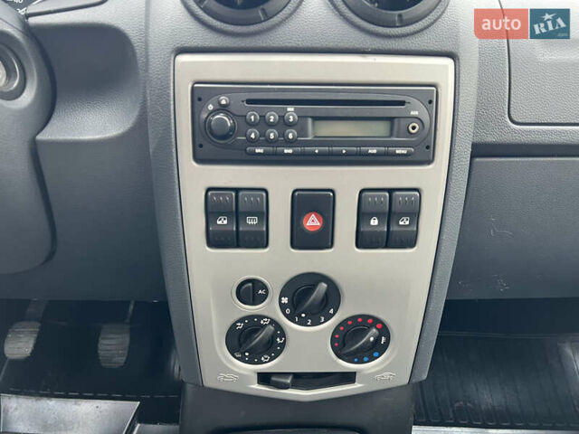 Красный Дачия Logan MCV, объемом двигателя 1.6 л и пробегом 161 тыс. км за 7200 $, фото 23 на Automoto.ua