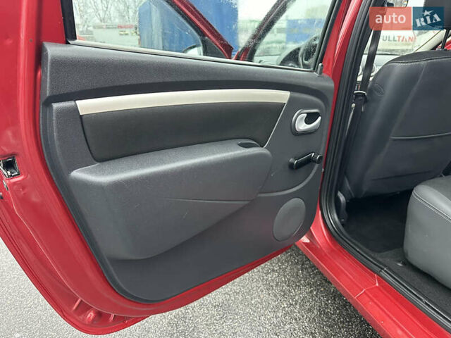 Красный Дачия Logan MCV, объемом двигателя 1.6 л и пробегом 120 тыс. км за 7300 $, фото 35 на Automoto.ua