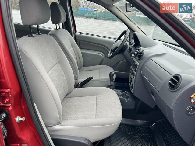 Красный Дачия Logan MCV, объемом двигателя 1.6 л и пробегом 161 тыс. км за 7200 $, фото 19 на Automoto.ua