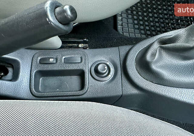 Сірий Дачія Logan MCV, об'ємом двигуна 1.6 л та пробігом 202 тис. км за 4400 $, фото 22 на Automoto.ua