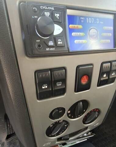 Серый Дачия Logan MCV, объемом двигателя 1.6 л и пробегом 256 тыс. км за 4100 $, фото 3 на Automoto.ua