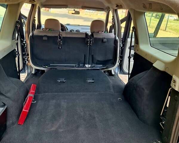 Серый Дачия Logan MCV, объемом двигателя 1.6 л и пробегом 170 тыс. км за 5700 $, фото 15 на Automoto.ua