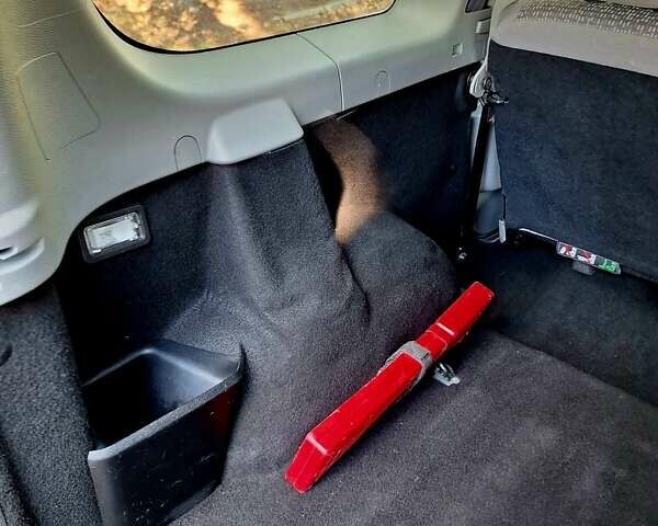 Серый Дачия Logan MCV, объемом двигателя 1.6 л и пробегом 170 тыс. км за 5700 $, фото 19 на Automoto.ua