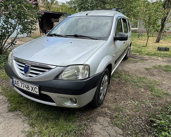 Серый Дачия Logan MCV, объемом двигателя 1.6 л и пробегом 211 тыс. км за 4300 $, фото 2 на Automoto.ua