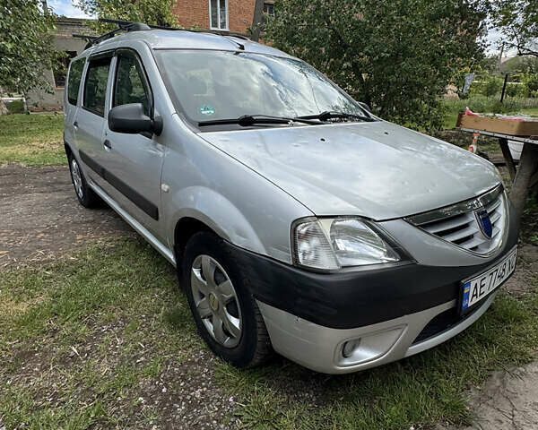 Серый Дачия Logan MCV, объемом двигателя 1.6 л и пробегом 211 тыс. км за 4300 $, фото 3 на Automoto.ua