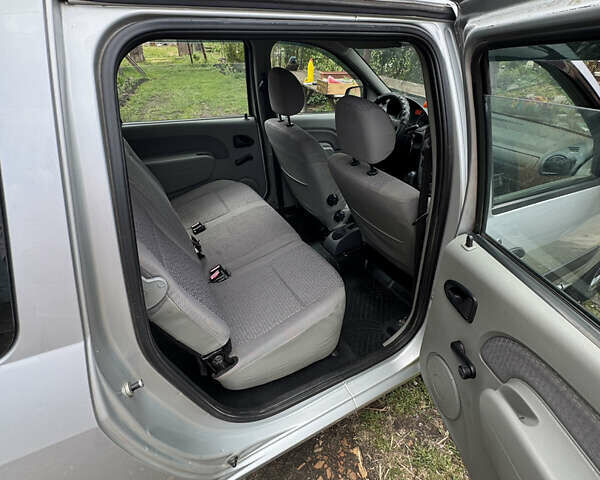 Серый Дачия Logan MCV, объемом двигателя 1.6 л и пробегом 211 тыс. км за 4300 $, фото 12 на Automoto.ua