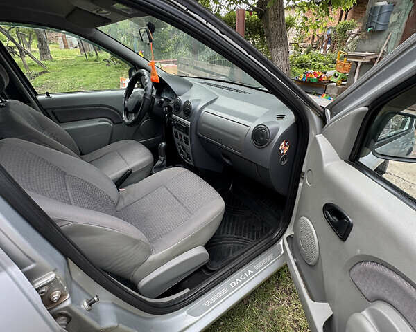 Серый Дачия Logan MCV, объемом двигателя 1.6 л и пробегом 211 тыс. км за 4300 $, фото 11 на Automoto.ua