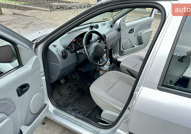 Сірий Дачія Logan MCV, об'ємом двигуна 1.6 л та пробігом 202 тис. км за 4400 $, фото 10 на Automoto.ua